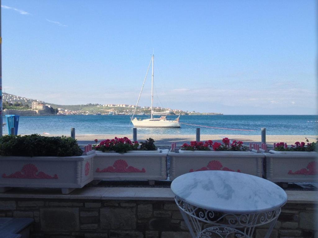Lola 38 Hotel Foça Luaran gambar